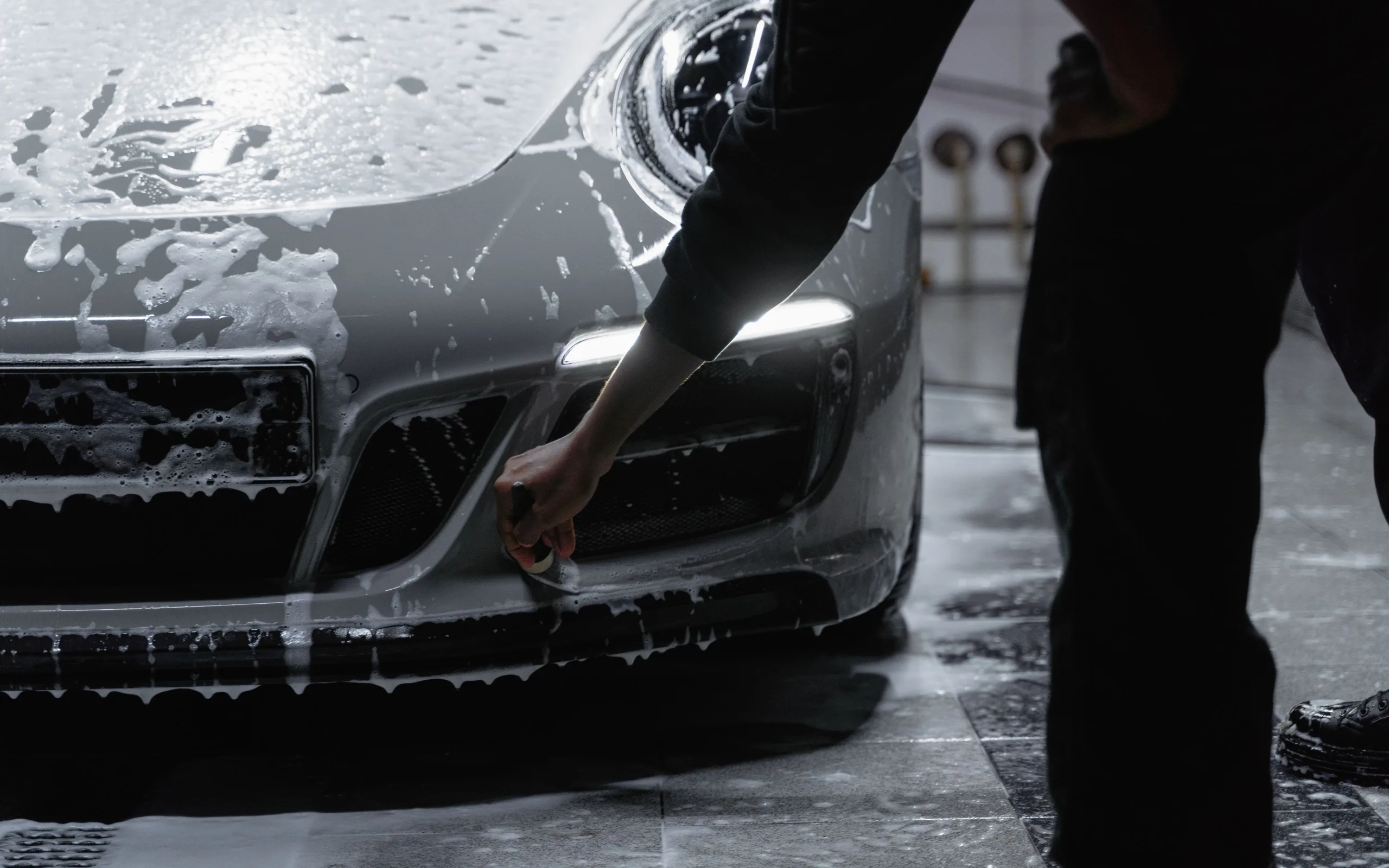 Lavage manuel d’une carrosserie